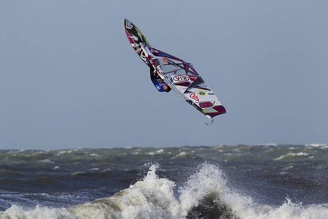 Back loop from Fernandez - PWA KIA Cold Hawaii World Cup 2011 Day 3 © PWA World Tour http://www.pwaworldtour.com